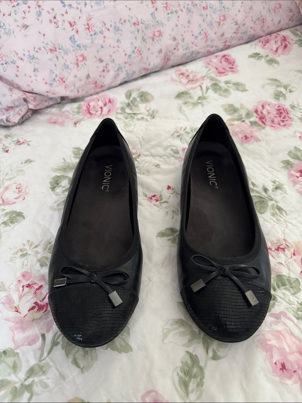Vionic Black Ballet Flats with Bow